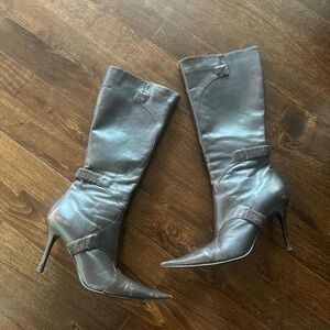 Vintage cute leather brown boots. Pointed toe, heeled boot